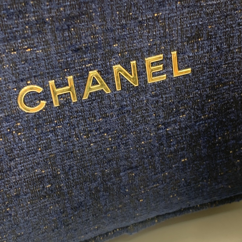 CHANEL cosmetic bag - Picture 4 of 6